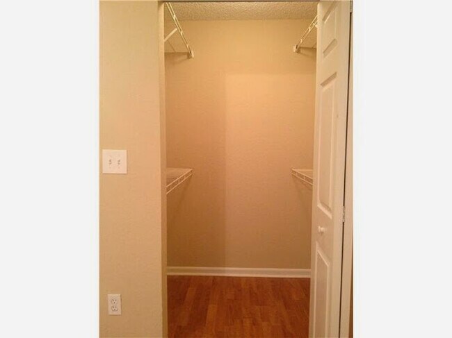 Photo - 2831 N Oakland Forest Dr