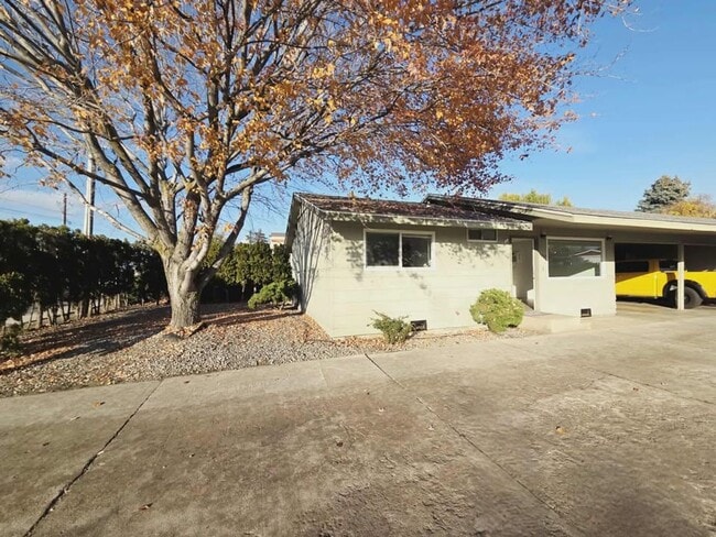 Building Photo - 1037/1039 Eastmont Ave. Duplex Unit 1037