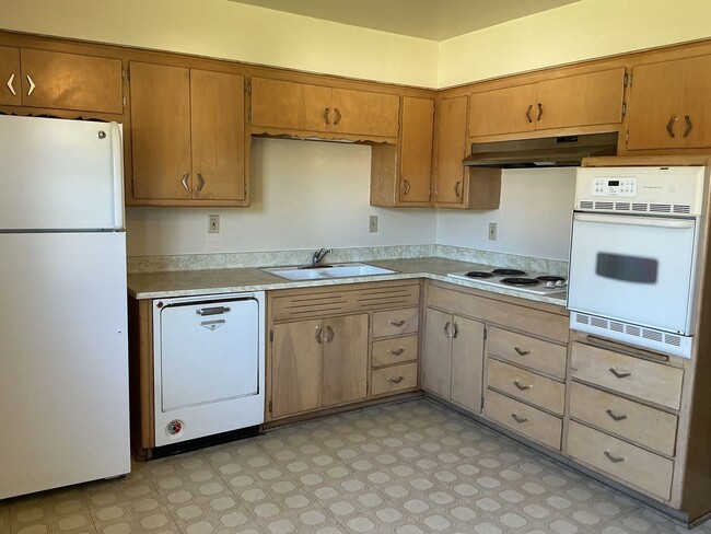 Building Photo - 4446 N 84th St Unit #1 Lower North