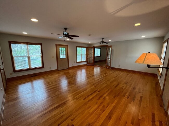 Photo - **RIVERFRONT 4-BEDROOM/2-BATH WITH 4-CAR GARAGE, FULL BASEMENT!!**