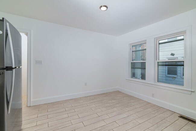 Photo - 135 Safford St Unit 1