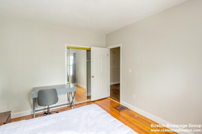 Photo - 17 Cawfield St Unit 1