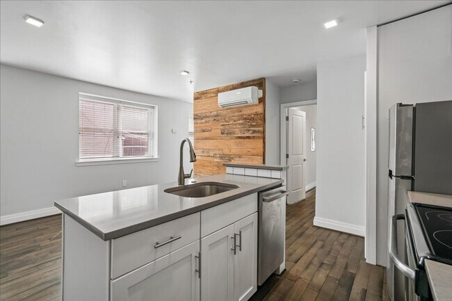 Photo - RAZDCPROPERTIES TRUST Unit 2