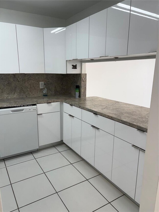 Photo - 5050 NW 7th St Unidad PH1
