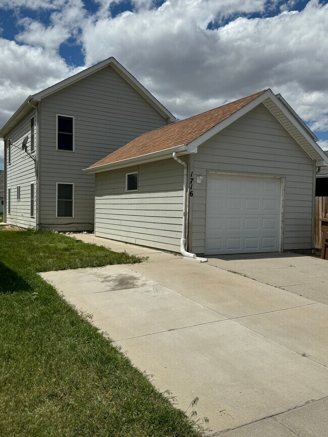 1716 16th Ave House House Rental in Scottsbluff, NE