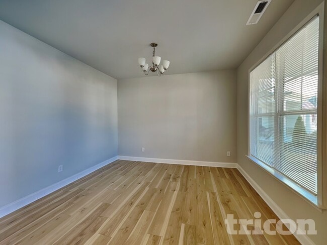 Photo - 165 Lynnridge Dr