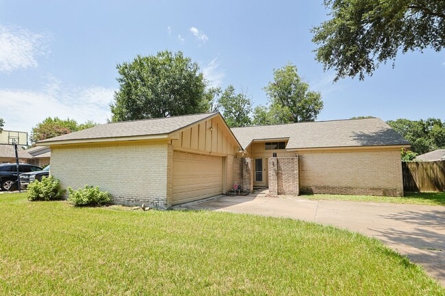 Photo - 22318 Fincastle Dr