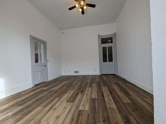 Photo - 108 N 1st St