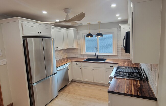 Brand new kitchen - 2410 N 65th St Apartamentos Unidad 2410 on 65th Upper