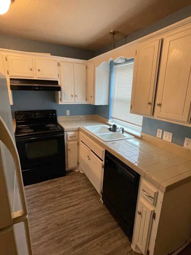 Photo - 1901 E Lindsey St