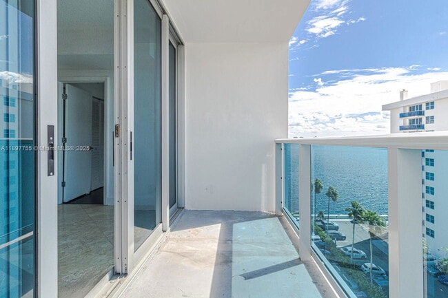 Building Photo - 7501 E Treasure Dr Unit 8T