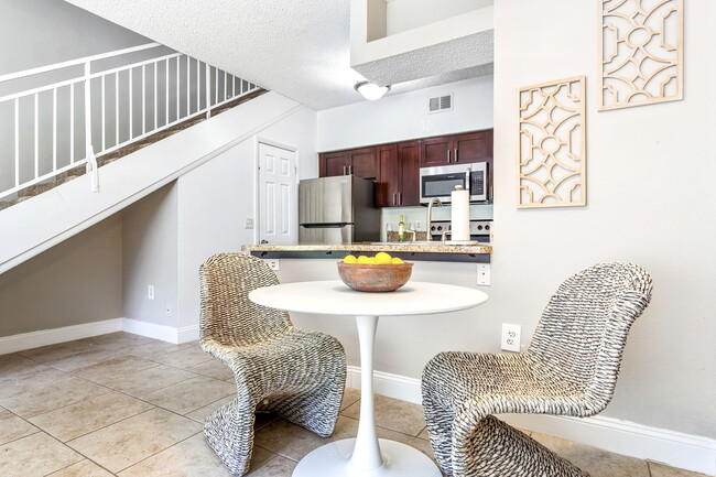 1BR, 1BA - 970SF - Dining Room