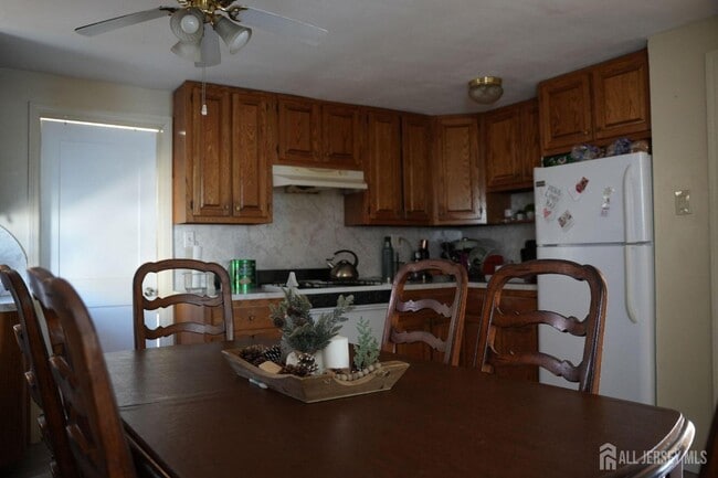 Photo - 413 Paderewski Ave