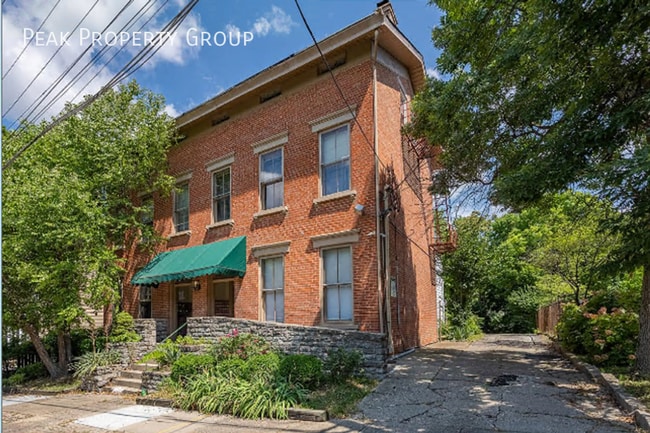 Building Photo - 32 E Hollister St Unit 1