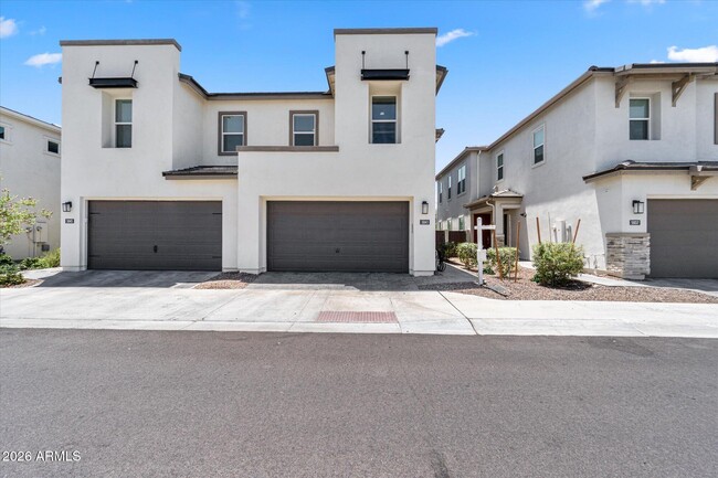 Building Photo - 5041 E Woodridge Dr