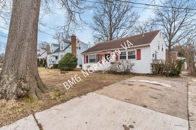 Building Photo - 5722 4th St S