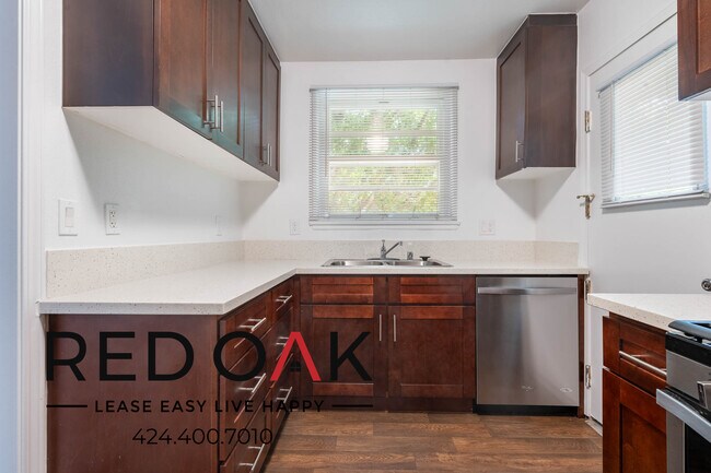 Photo - ~8 Weeks FREE~ Incredible Vintage Studio w... Unit A