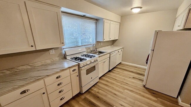 Photo - 614 J St