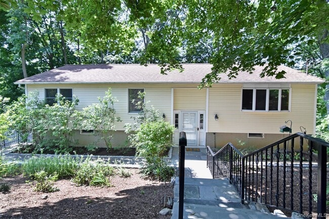 Building Photo - 32 Springwood Ave