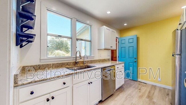 Photo - 175 Giorno Ave