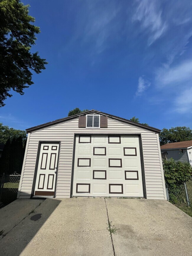 Photo - 242 S Adams St