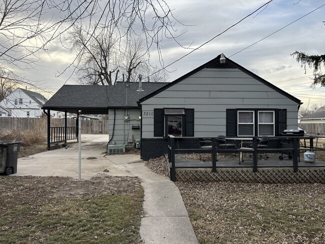 Building Photo - 3210 York St