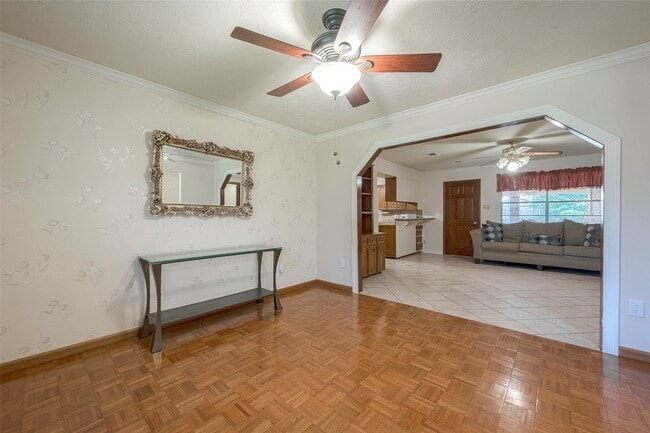 Photo - 1503 Miles St