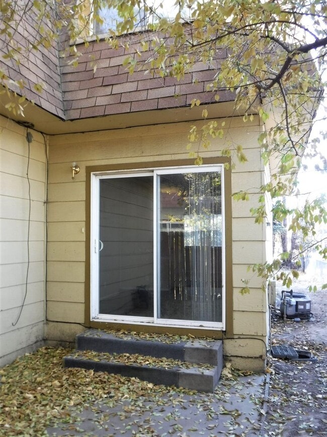 Building Photo - Orchard St Triplex Unit Orchard 2170 Rental