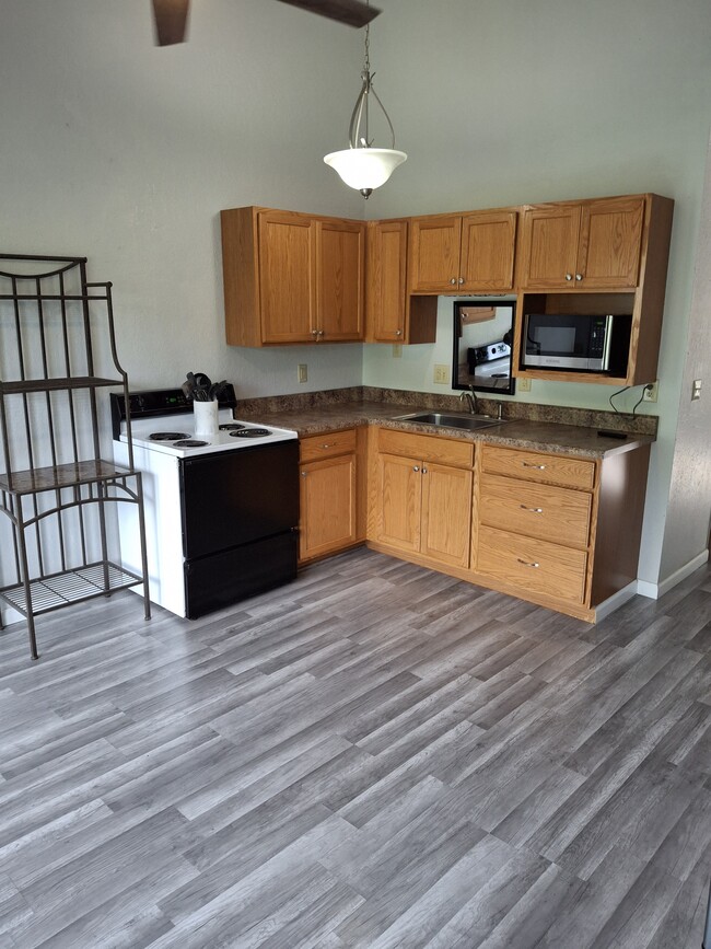 Building Photo - 150 Sws Dr Unit 159-4C Rental
