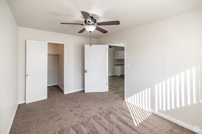 2BR, 1BA - 869SF - Primary Bedroom