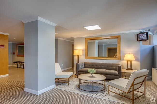 1BR, 1BA - 700SF
