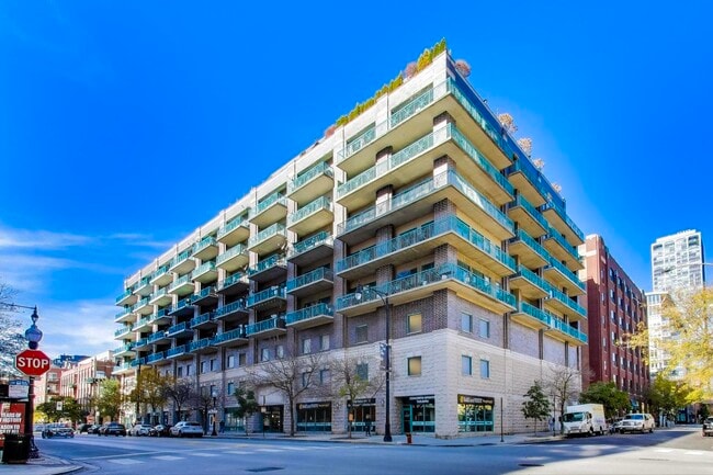 Building Photo - 910 W Madison St Unit 409