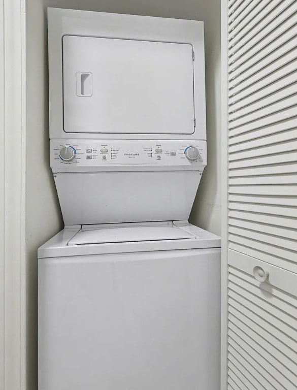 Building Photo - 288 W Saginaw St Unit 102