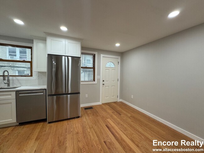 Photo - 41 Ashford St Unit #3