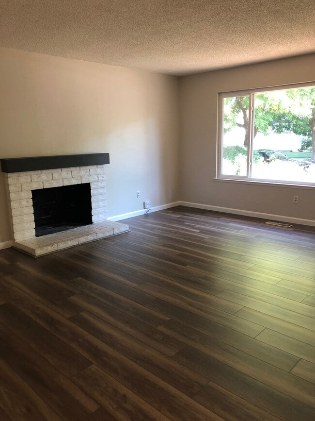 Photo - 3 bedroom 2 bath Available Now!