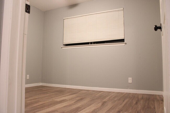 Photo - 2912-2914-2914 Bernice Dr Unit 2912 Bernice Dr