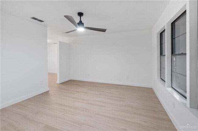 Photo - 14 N 17th St