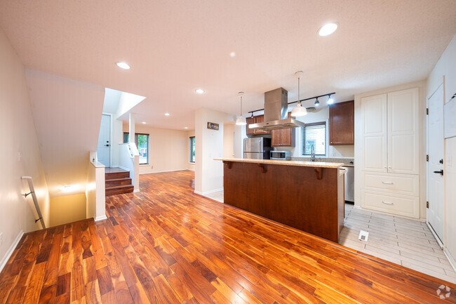 Building Photo - 2116 22nd Ave S Rental