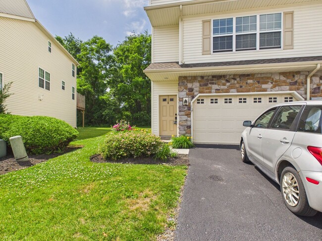 Photo - Spacious Townhouse on Mapleton Blvd.