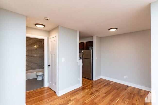 Photo - 2 bedroom in Highland Park IN 60035 Unit 304
