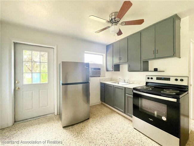 Building Photo - 227 S Orange St Rental
