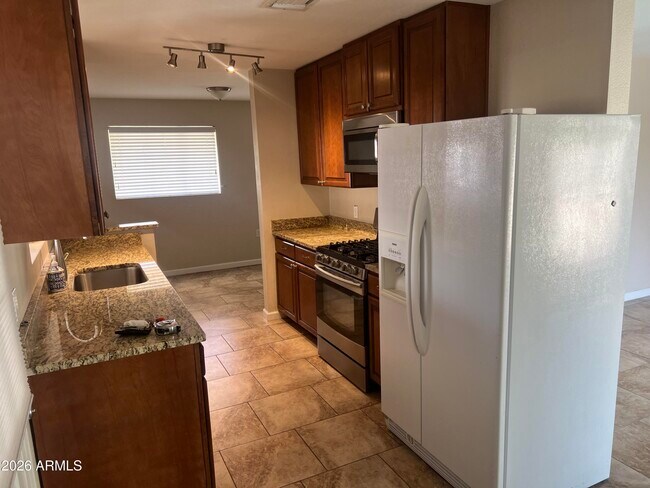 Photo - 1031 W Romo Jones St