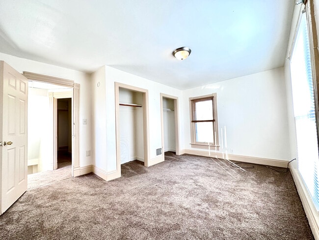 Photo - 8 W Lutton St