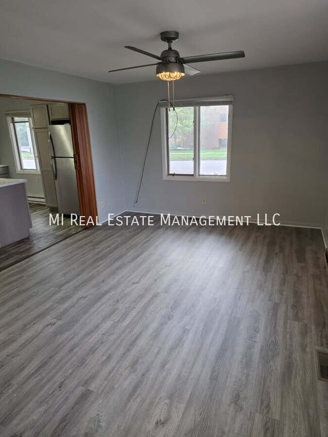 Photo - 221 W 29th St