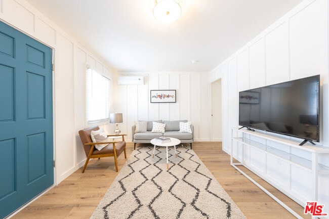 Photo - 314 N Venice Blvd