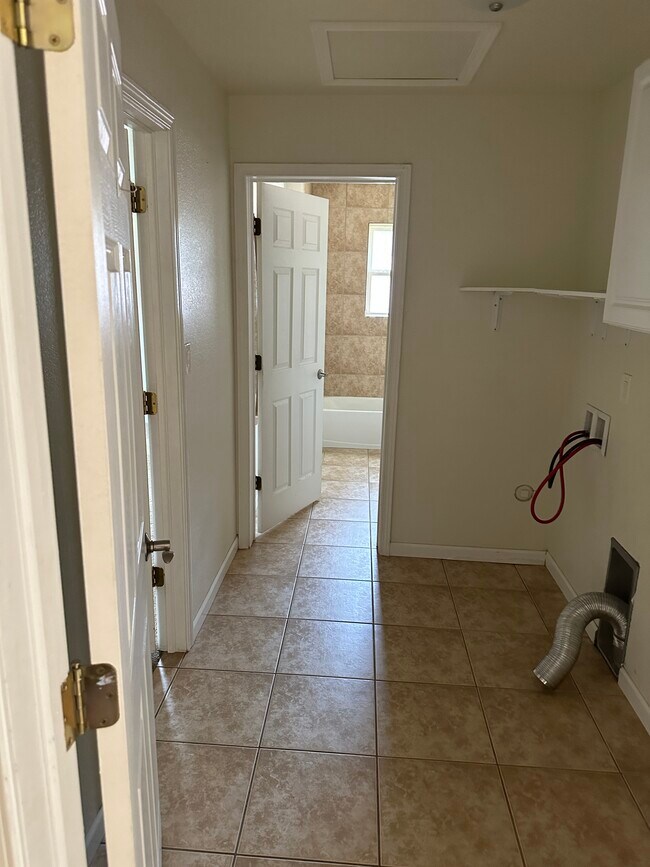 Photo - 1017 E 8th St