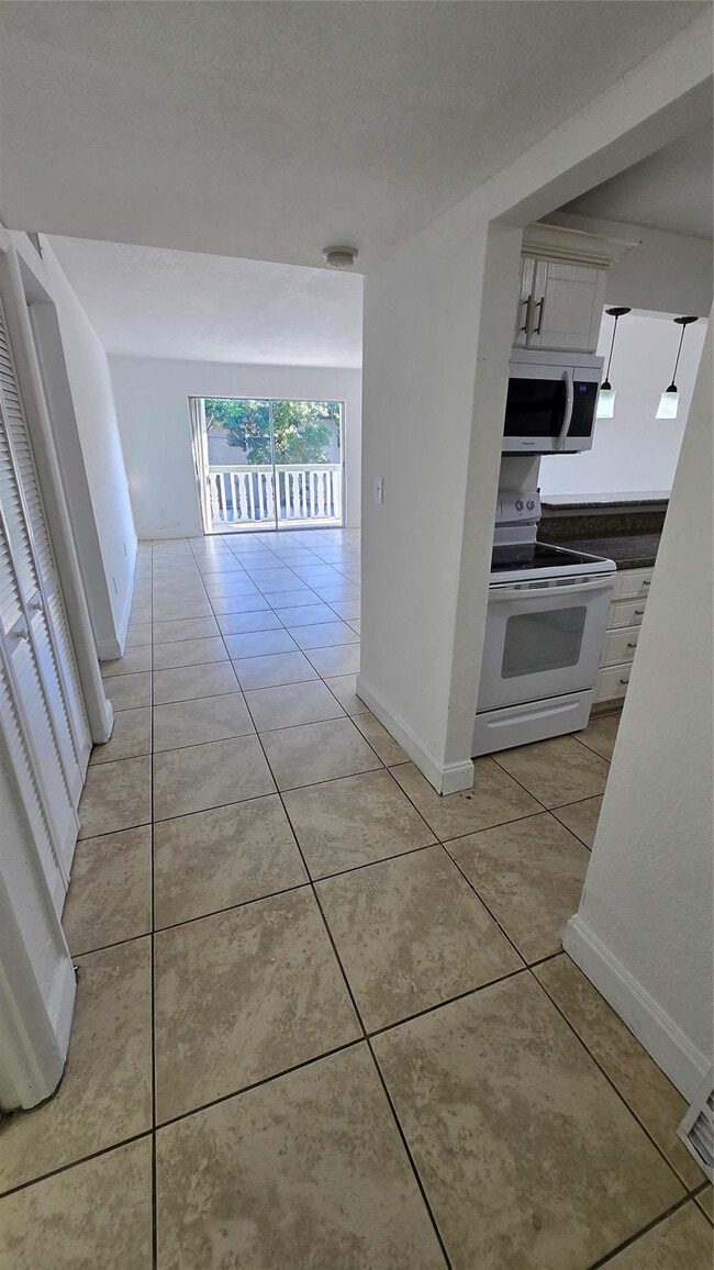 Photo - 15205 NE 6th Ave Unit D206