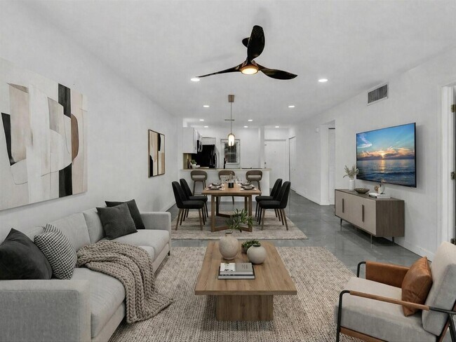 Building Photo - 2451 SW 82nd Ave Unit 108