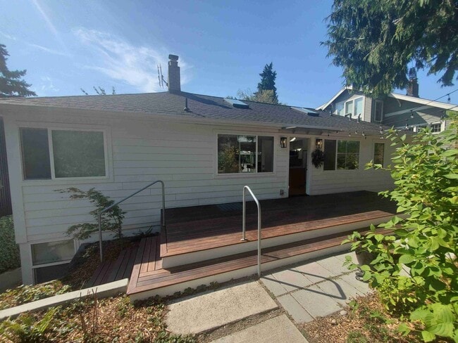 Building Photo - Prime Wallingford location 4 bed, 3 bath w... Rental