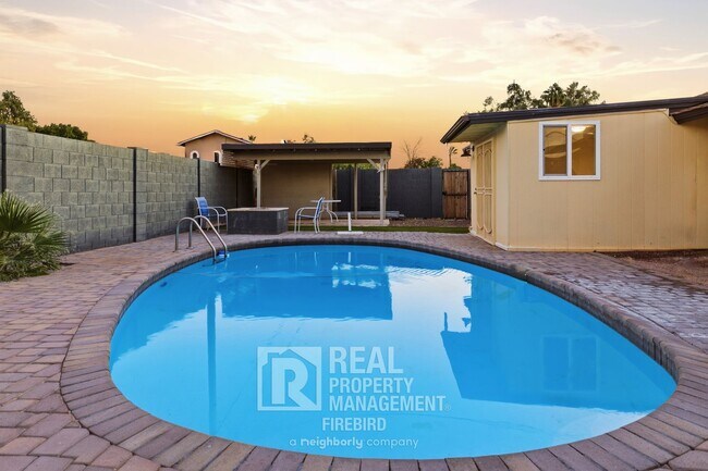 Photo - 1901 N 48th Pl